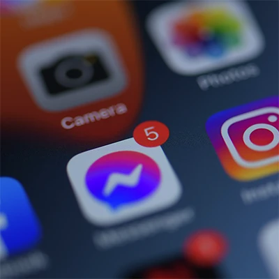 <span>How to Use Facebook Messenger</span> to Slide into Your Customers’ DMs